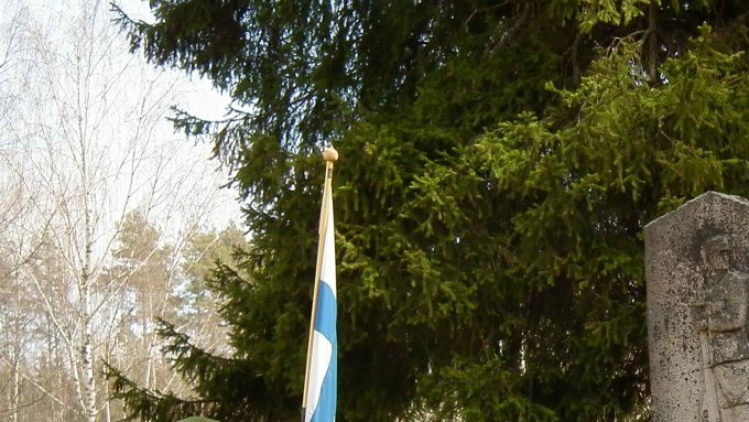 Veteraaanipäivänä 2015 Sulkavan sarkarhautausmaalla. Kuva Juhani Kosonen. vasemmalta kers H Pasanen, ylil M.Vihavainen, kapt O. Uotinen, kapt O.Vihavainen ja kapt I.Partanen, klikkaa KUVAA hiirellä isommaksi