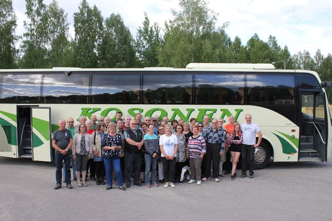 Ryhmäkuva matkalaisista. Oikealla oppaana toiminut Kari Turunen ja neljäs oikealta matkanjohtaja Markku Vihavainen. Kuva Markku Vihavainen
