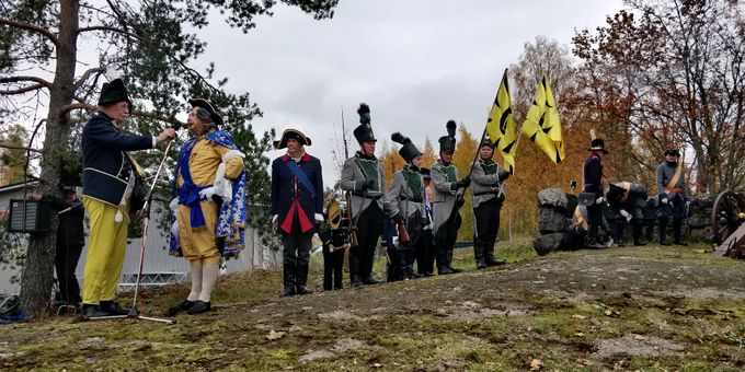 Timo Vihavainen haastettelee Kuningas Kustaa III :sta. KUVA Ilkka Partanen